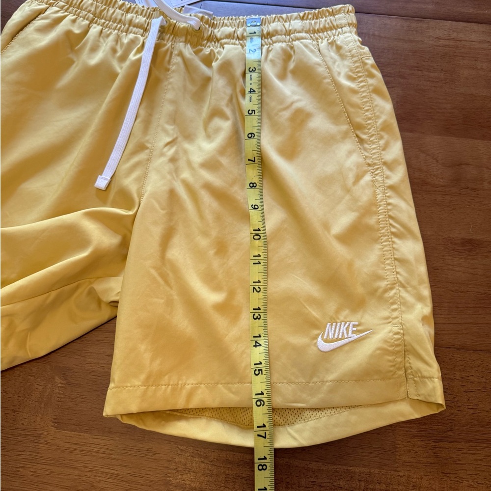 Nike Men’s Yellow Swim Trunks Board Shorts Standard Fit Mid Thigh NEW NWT Small - Picture 12 of 15